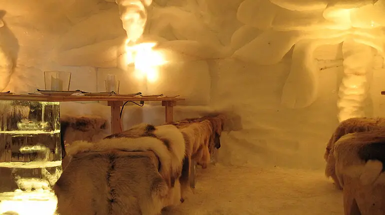 Gemütliches Restaurant der Iglu Lodge von Oberstdorf