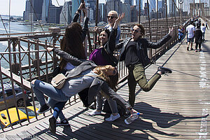 Auf der Brooklyn Bridge in New York