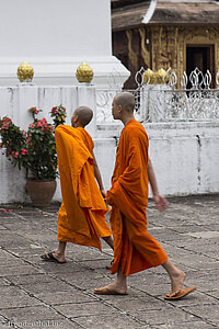 Mönche im Wat Xieng Thong