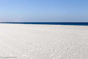 200 Meter breiter Sandstrand beim Hilton Salalah im Oman