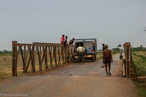 Fahrt nach Siem Reap - LKW-Unfall bei Brücke