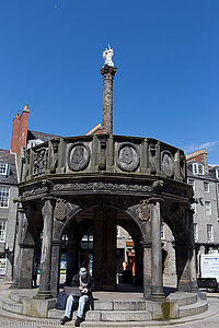 Brunnen beim Mercat Cross in Aberdeen
