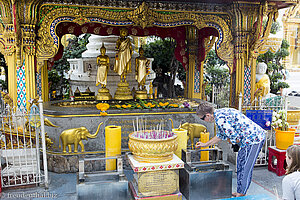 Opferstock im Wat Chana Songkhram in Bangkok