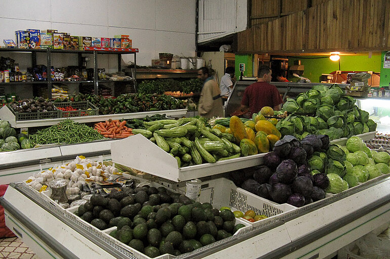 Supermarkt und Obstladen