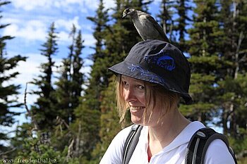 Annette hat einen Vogel in Kanada