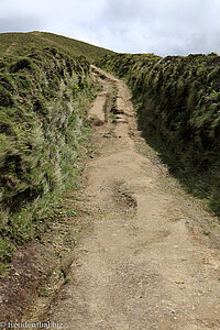 ausgespülter Wanderweg auf Sao Miguel