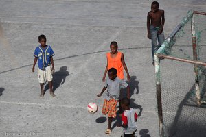 Fußball auf Beton in Calheta - Kapverden