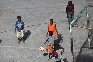 Fußball auf Beton in Calheta - Kapverden