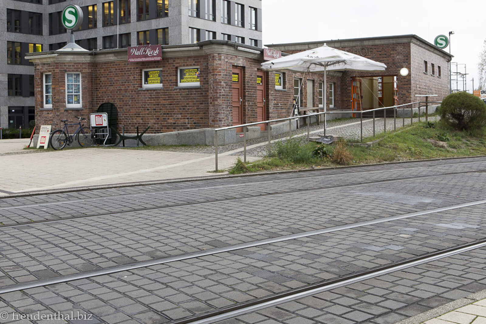 Nordbahnhof nahe der Gedenkstätte an der Berliner Mauer