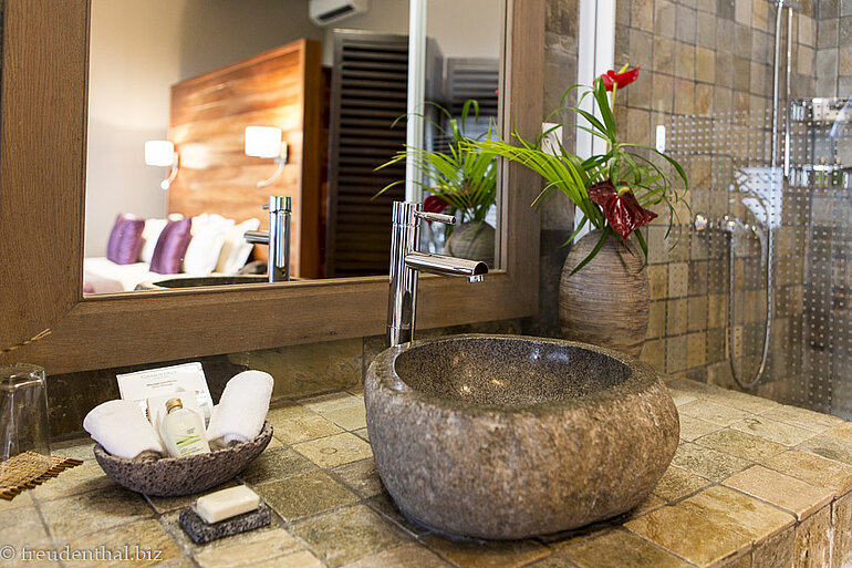 Steinwaschbecken in der Diana Dea Lodge
