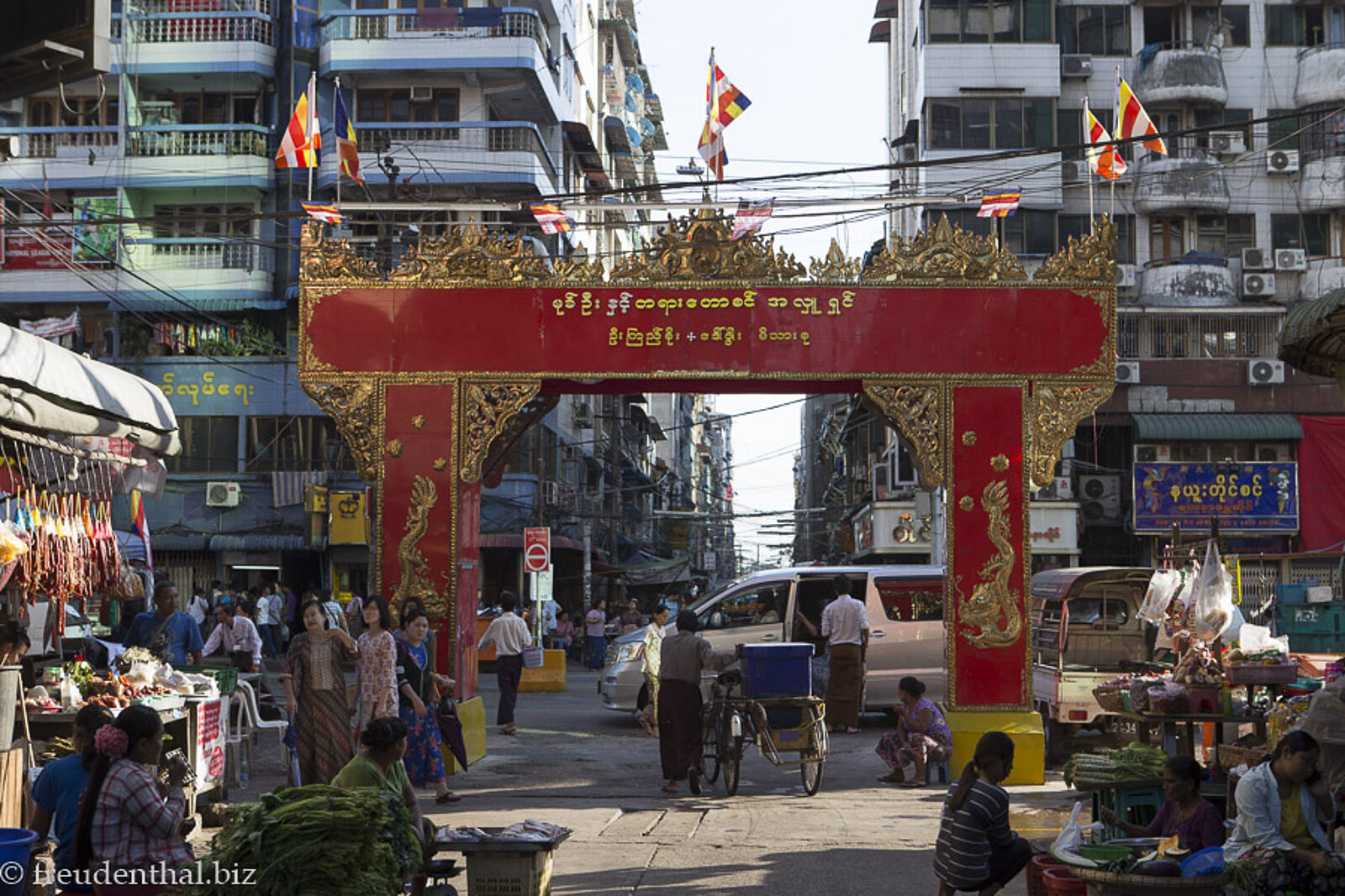 Tor zur Chinatown in Yangon, Myanmar