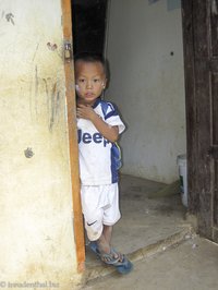 Schulkind im Hmong-Dorf in Laos