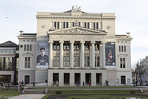 Nationaloper am Stadtkanal von Riga