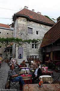 Straßenrestaurant nahe der Wehrmauer