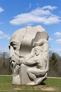 Skulpturen des Bildhauers Indulis Ranka im Liedergarten Turaida