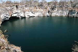 der kreisrunde Otjikoto Lake