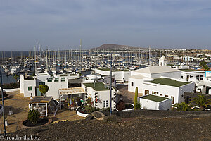 Blick über die Marina Rubicón nach Playa Blanca