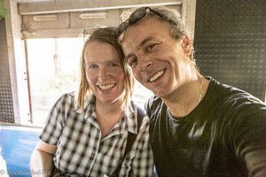 Anne und Lars in der Ringbahn von Yangon