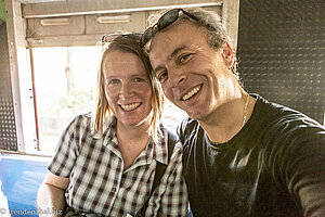 Anne und Lars in der Ringbahn von Yangon