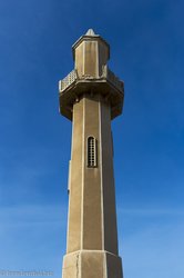 Das windschiefe Minarett bei Al Jazirah Al Hamra
