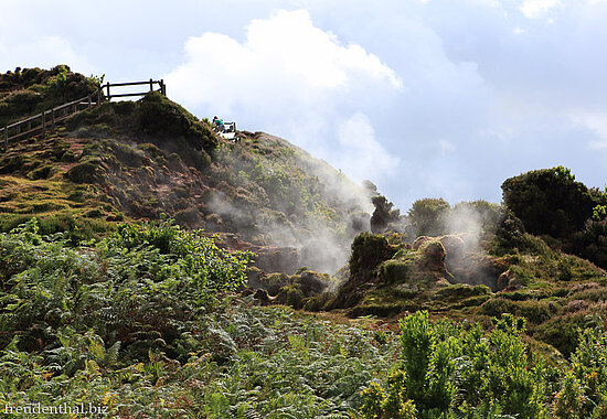 dampfende Fumarolen auf der Insel Terceira