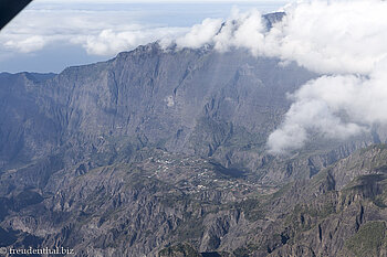 Flug über den Cirque de Cilaos