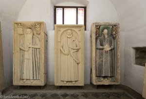 Grabsteine der Bischöfe im Bischofsturm von Biertan
