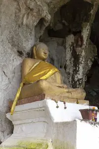 dicker Buddha bei der Tham Theung - Pak-Ou-Höhlen