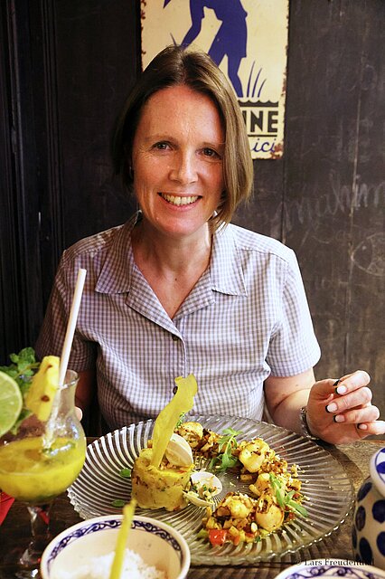 Annette beim Abendessen bei Madame Hien in Hội An