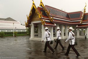 Wachmänner beim Königspalast von Bangkok