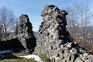 Ruine Gesslerburg oberhalb der Hohlen Gasse