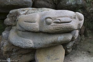 Ein in Fels gemeisselter Frosch der San-Agustín-Kultur