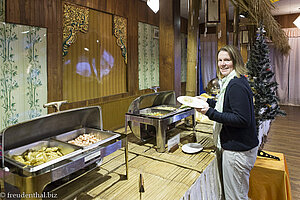 Anne beim Frühstück im Hotel Conqueror von Pindaya