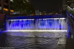 Der blaue Wasserfall als Beginn des Cheonggyecheon