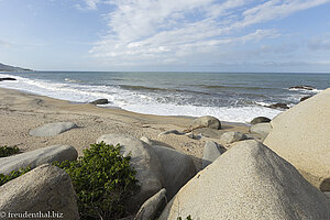 Noch ein letzter Blick auf den Strand des Tayrona Nationalpark in Kolumbien.