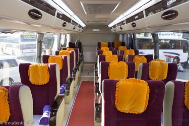 bequemer Bus - JJ Express in Myanmar