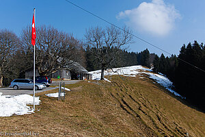 Parkplatz und Scheune beim Berggasthaus Egg