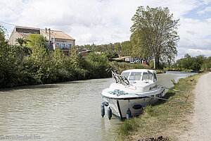 unsere Capri mal wieder verkehrt herum am Canal du Midi