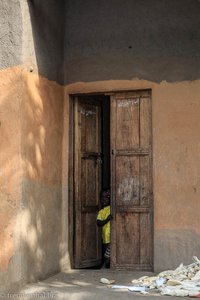 Eingang zu einem Ari-Haus bei Jinka - Äthiopien.
