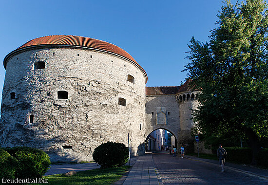 Die Türme der Stadtbefestigung von Tallinn