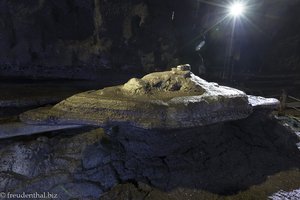 »Turtle Rock« - ein Lavafloß in der Manjanggul Lavahöhle