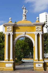 Eingangstor im Parque Centenario in Cartagena