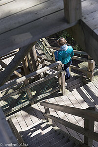 Treppen des Aussichtsturms von Ligatne