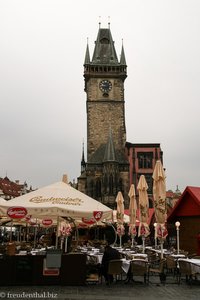 Blick zum Altstädter Rathaus mit der astrologischen Uhr