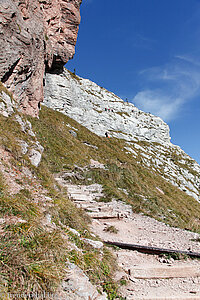 Aufstieg auf felsigem Terrain auf den Großen Mythen