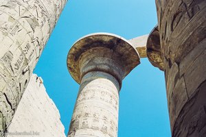 Säulen im Tempel von Karnak