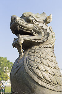 Löwe beim Unabhängigkeitsdenkmal im Maha Bandula Park