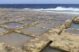 Die Salzpfannen der Xwejni Salt Pans auf Gozo