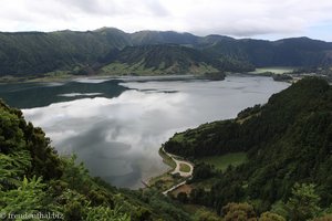 Blick über den Lagoa Azul zum Pico da Cruz