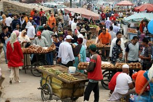 Gemüse- und Brotstände in Meknèss